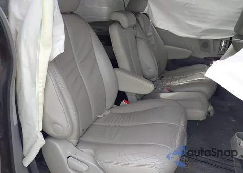 2012 Toyota Sienna Xle V6 8 Passenger z USA, uszkodzony, nr VIN 5TDYK3DC8CS196614